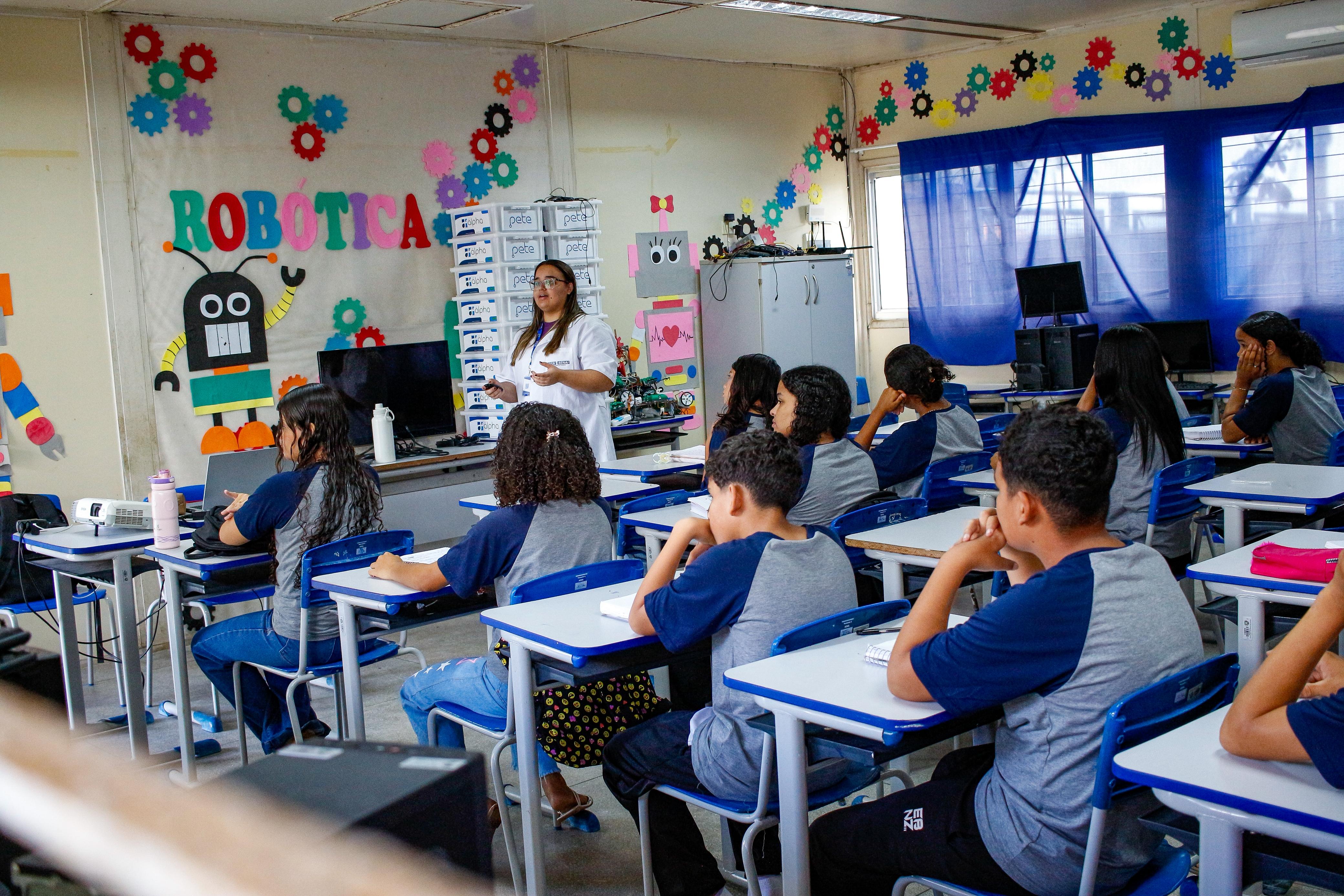 Atalaia amplia oportunidades para estudantes com cursos profissionalizantes em parceria com o SENAI